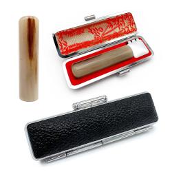 印鑑 牛角色上 認印 13.5ミリ 黒ケース